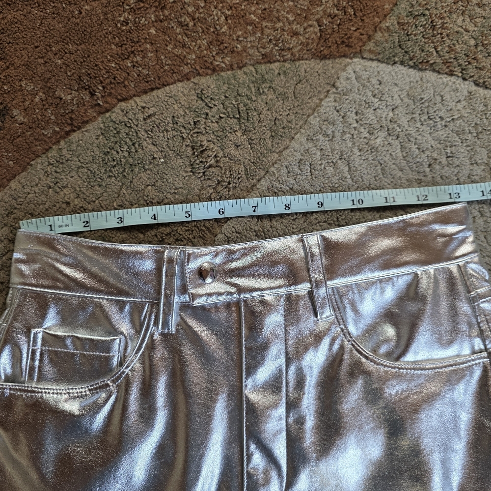 Women's silver metallic shorts - Picture 5 of 5